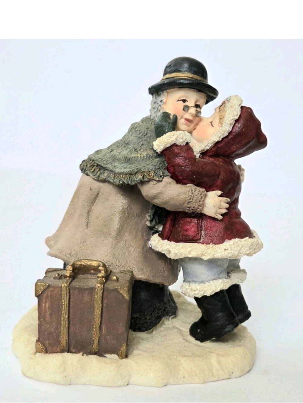 VINTAGE 1995 MERVYNS VILLAGE SQUARE WOMAN AND CHILD FIGURE